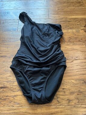 Black One-Shoulder Ruched One-Piece Swimsuit